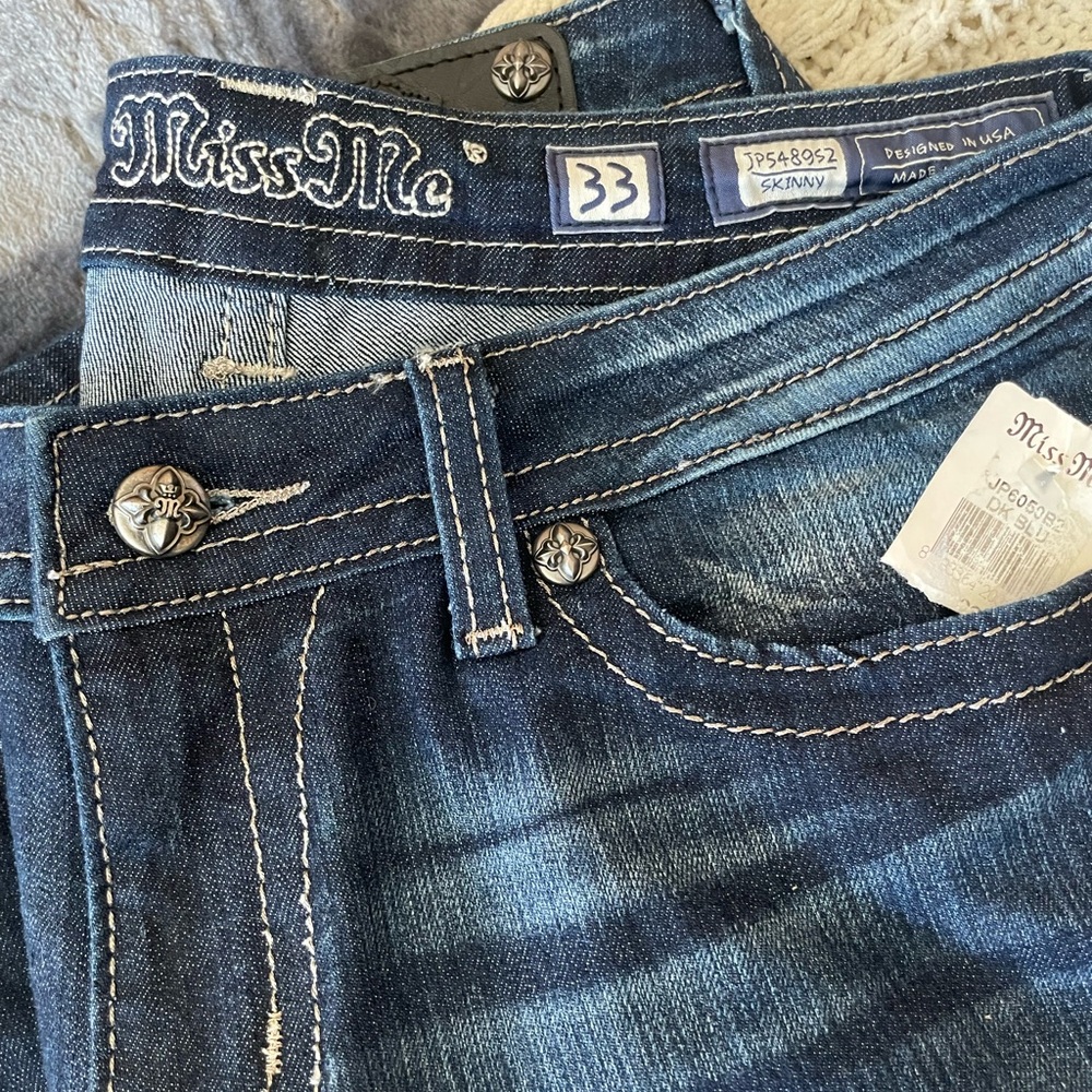 Ladies new with tag Miss Me jeans size 33.
